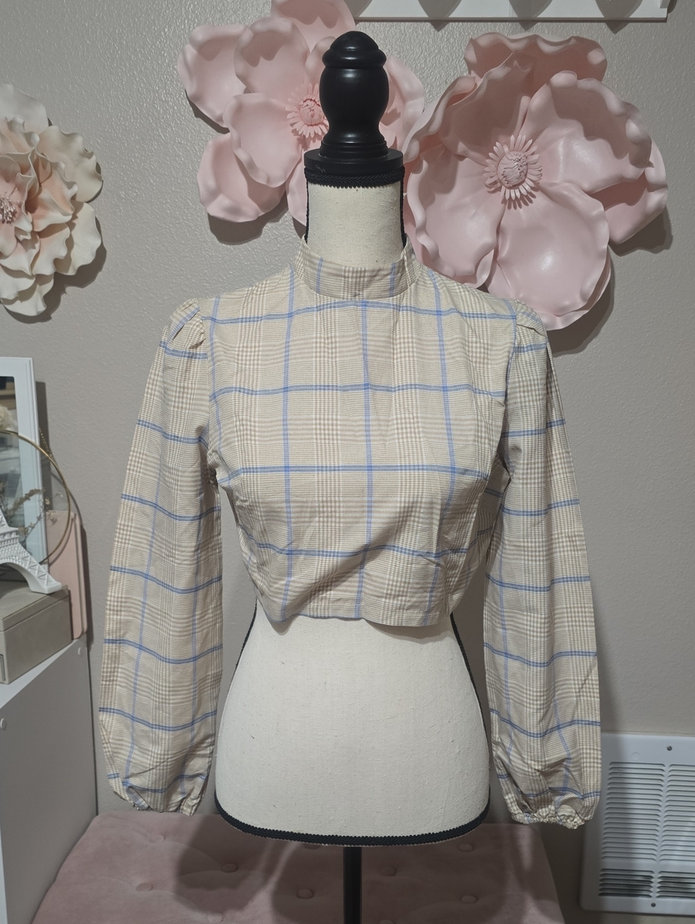 SHEIN Beige Plaid High-Neck Cropped Blouse with Blue Windowpane